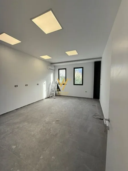 Tirane, shitet ambjent biznesi Kati 0, 700 m² 2.000.000 € (RRUGA KONFERENCA E PEZES)