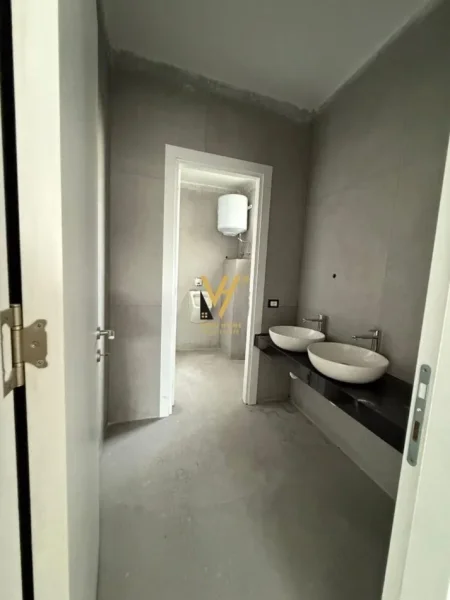 Tirane, shitet ambjent biznesi Kati 0, 700 m² 2.000.000 € (RRUGA KONFERENCA E PEZES)