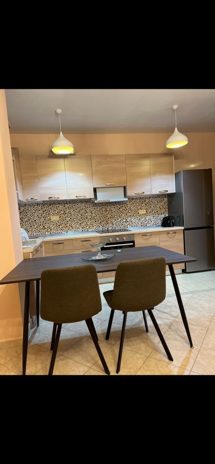 Tirane, jepet me qera apartament 2+1+Ballkon Kati 8, 101 m² 450 € (Kastriotet)