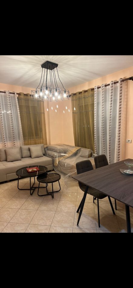 Tirane, jepet me qera apartament 2+1+Ballkon Kati 8, 101 m² 450 € (Kastriotet)