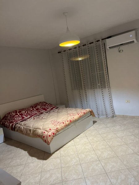 Tirane, jepet me qera apartament 2+1+Ballkon Kati 8, 101 m² 450 € (Kastriotet)