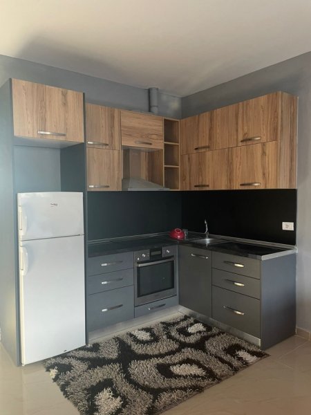 Tirane, jepet me qera apartament 1+1+Ballkon Kati 6, 80 m² 300 € (tufine)