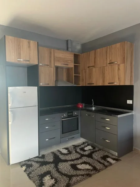 Tirane, jepet me qera apartament 1+1+Ballkon Kati 6, 80 m² 300 € (tufine)