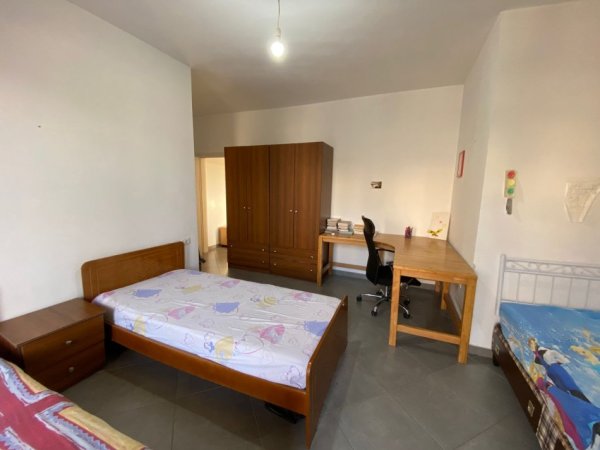 Tirane, jepet me qera apartament 2+1 Kati 4, 110 m² 370 € (Shkoze)