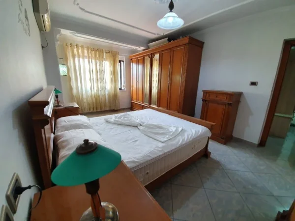 Tirane, jepet me qera apartament 1+1+Ballkon Kati 5, 60 m² 600 € (myslym shyr)
