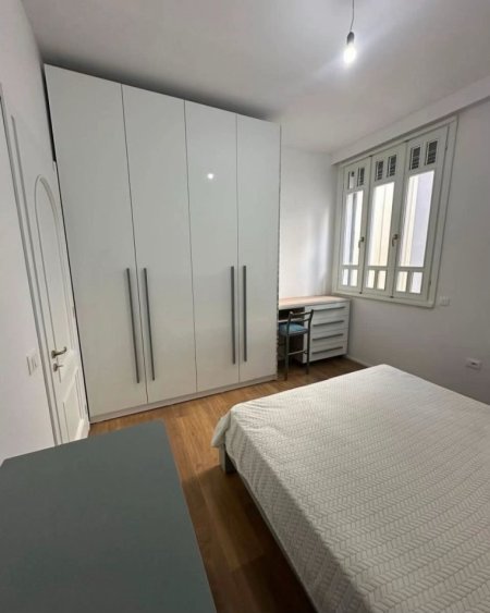 Tirane, jepet me qera apartament 1+1 Kati 2, 60 m² 350 € (Sheshi Garibaldi)