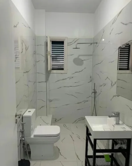 Tirane, jepet me qera apartament 1+1 Kati 2, 60 m² 350 € (Sheshi Garibaldi)