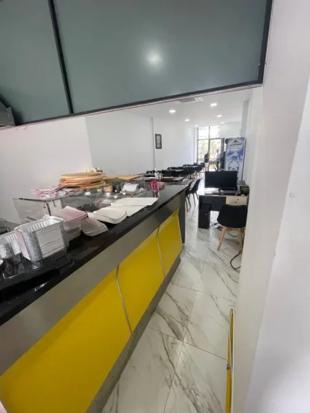 Tirane, jepet me qera ambjent biznesi Kati 0, 75 m² 1.600 € (Lake View)