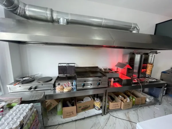 Tirane, jepet me qera ambjent biznesi Kati 0, 75 m² 1.600 € (Lake View)