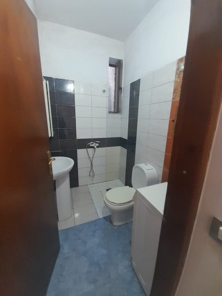 Tirane, jepet me qera apartament 2+1 Kati 1, 90 m² 400 € (don bosko)