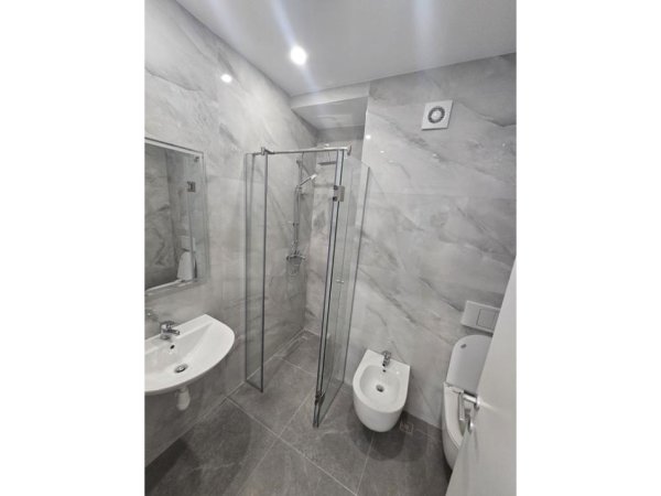Tirane, jepet me qera apartament 1+1 Kati 5, 75 m² 600 € (Tregu Elektrik)