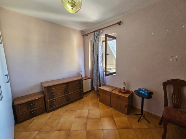 Tirane, jepet me qera apartament 3+1 Kati 5, 400 € (Xhamllik)
