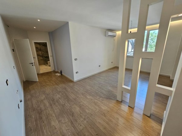 Tirane, jepet me qera zyre Kati 1, 30 m² 400 € (MUHAMET GJOLLESHA)