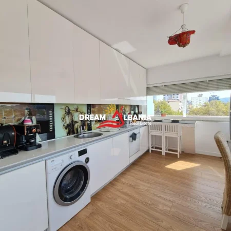 Tirane, jepet me qera apartament 1+1+Ballkon Kati 9, 140 m² 1.250 € (Ne Myslym Shyr)