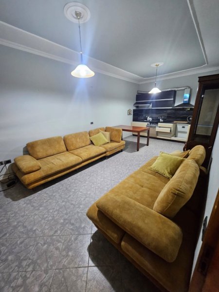 Tirane, jepet me qera apartament 2+1 Kati 1, 150 m² 650 € (21 dhjetori)
