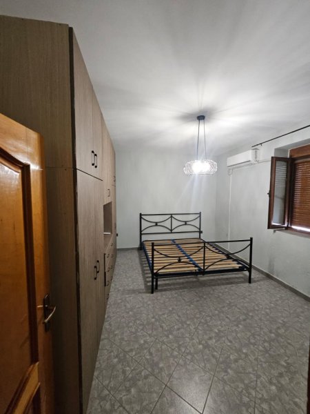Tirane, jepet me qera apartament 2+1 Kati 1, 150 m² 650 € (21 dhjetori)