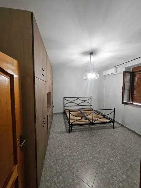 Tirane, jepet me qera apartament 2+1 Kati 1, 150 m² 650 € (21 dhjetori)