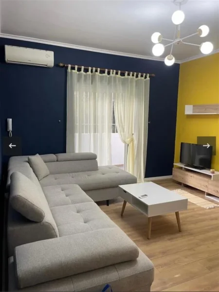 Shqiperi, jepet me qera apartament 1+1 Kati 1, 70 m² 450 € (ferit xhajko)