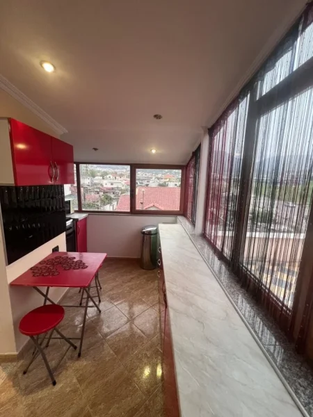 Tirane, jepet me qera apartament 2+1+Ballkon Kati 4, 85 m² 350 € (SHKOZE)
