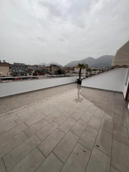 Tirane, jepet me qera apartament 2+1+Ballkon Kati 4, 85 m² 350 € (SHKOZE)