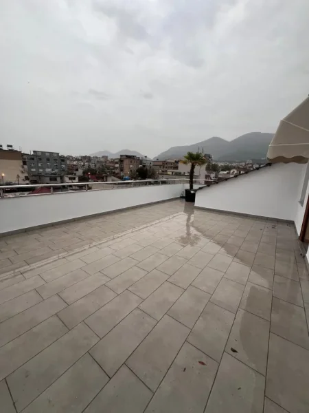 Tirane, jepet me qera apartament 2+1+Ballkon Kati 4, 85 m² 350 € (SHKOZE)