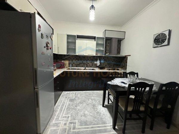 Tirane, shitet apartament 3+1 Kati 1, 134 m² 120.000 € (Fresk)
