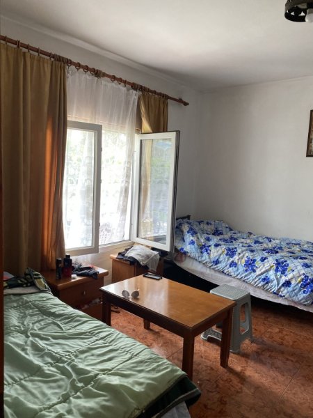 Tirane, ndarje qeraje apartament Kati 1, 80 m² 100 € (Pas kompleksit fiori di bosco)