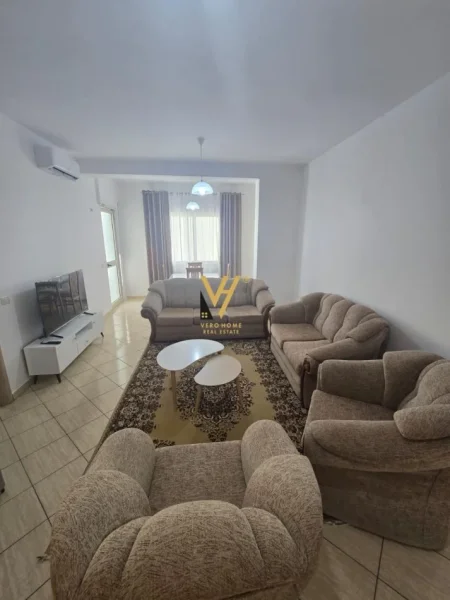 Tirane, jepet me qera apartament 1+1+Ballkon Kati 3, 80 m² 500 € (KODRA E DIELLIT)