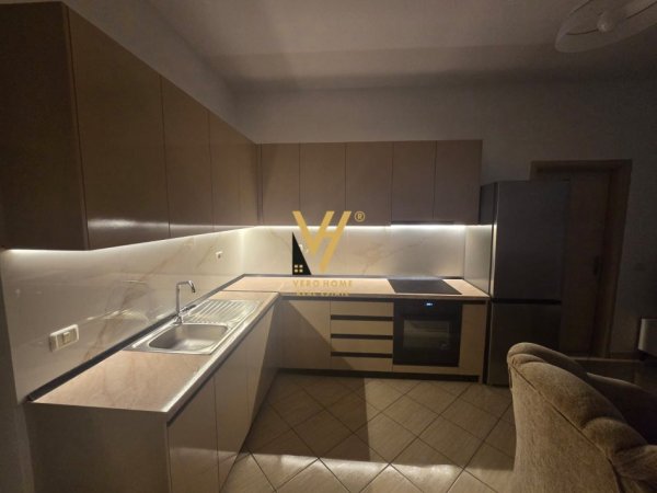 Tirane, jepet me qera apartament 1+1+Ballkon Kati 3, 80 m² 500 € (KODRA E DIELLIT)