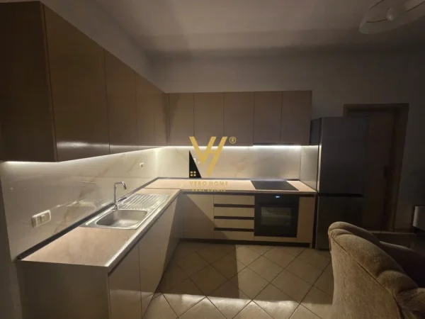 Tirane, jepet me qera apartament 1+1+Ballkon Kati 3, 80 m² 500 € (KODRA E DIELLIT)