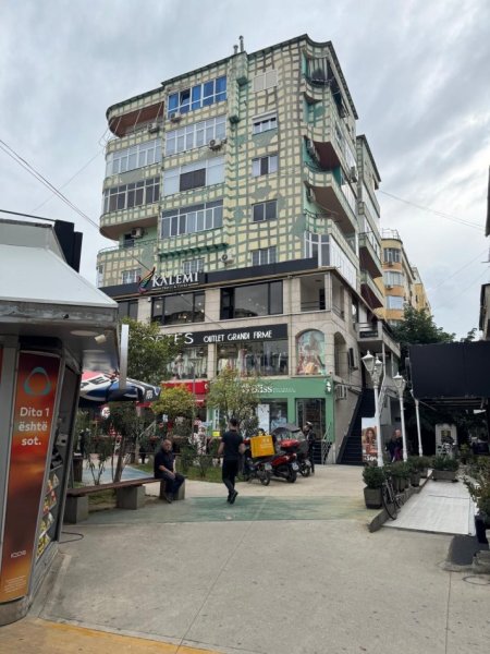 Tirane, jepet me qera ambjent biznesi Kati 4, 178 m² 1.800 € (JEPET ME QERA SUPER AMBJENT NE SHESHIN WILSON NE BLLOK)