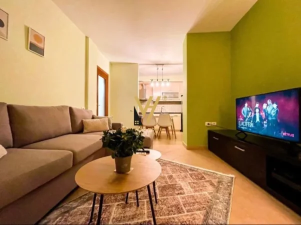 Tirane, jepet me qera apartament 1+1+Ballkon Kati 3, 63 m² 600 € (SELVIA)