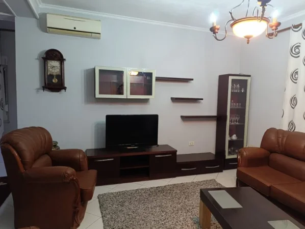 Tirane, jepet me qera apartament 2+1 Kati 1, 88 m² 450 € (Ali Demi)