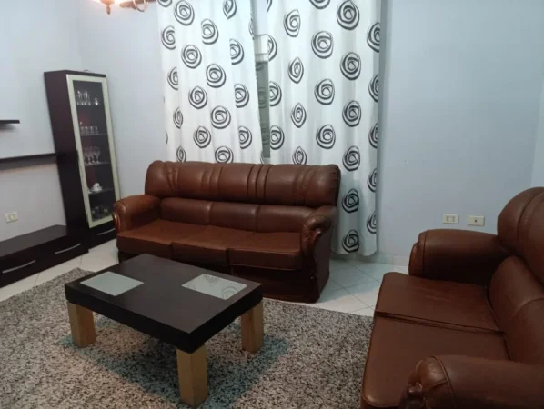 Tirane, jepet me qera apartament 2+1 Kati 1, 88 m² 450 € (Ali Demi)