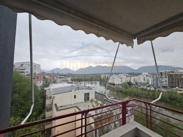 Tirane, jepet me qera apartament 2+1 , 134 m² 1.300 € (Liqeni i Thate)