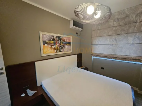 Tirane, jepet me qera apartament 2+1 , 134 m² 1.300 € (Liqeni i Thate)
