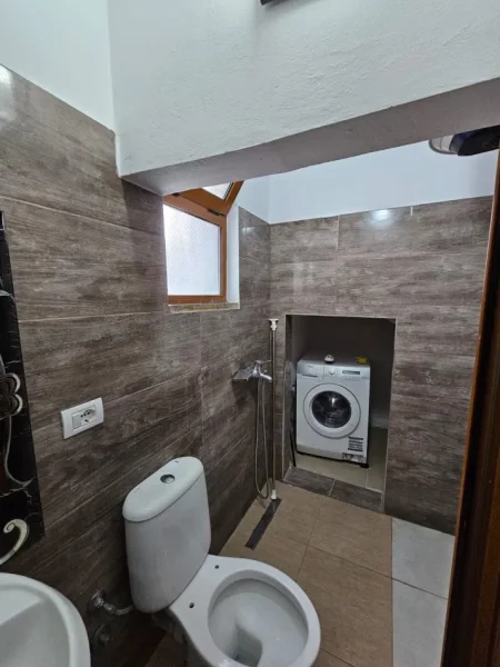 Tirane, jepet me qera 1+1+Ballkon Kati 1, 60 m² 400 € (qemal butka)