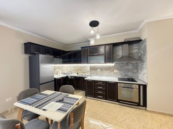 Tirane, shitet apartament 2+1+Ballkon Kati 5, 95 m² 155.000 € (UNAZA RE)   UNA52734