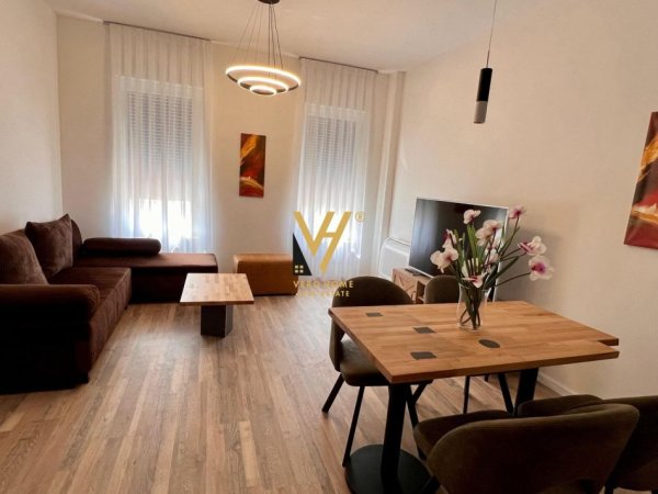 Tirane, jepet me qera apartament 2+1+Ballkon Kati 10, 100 m² 900 € (RRUGA JORDAN MISJA)