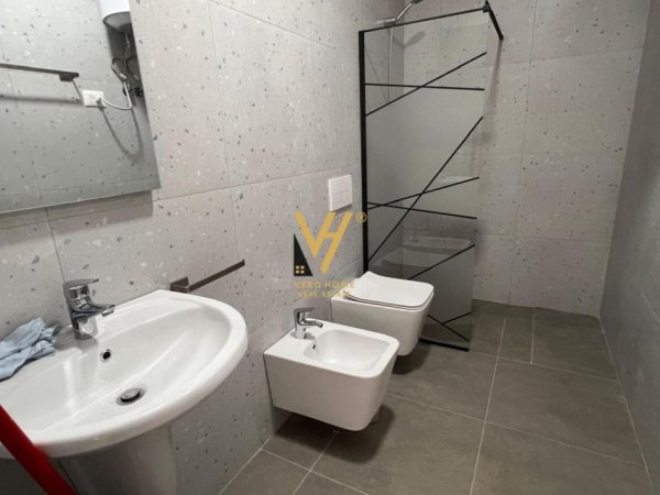 Tirane, jepet me qera apartament 2+1+Ballkon Kati 10, 100 m² 900 € (RRUGA JORDAN MISJA)