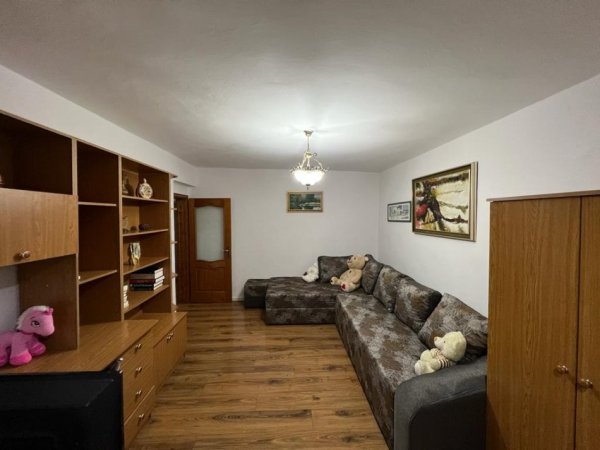 Tirane, jepet me qera apartament 2+1 Kati 5, 70 m² 500 € (Komuna e Parisit)