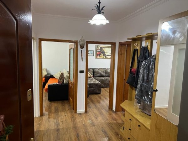 Tirane, jepet me qera apartament 2+1 Kati 5, 70 m² 500 € (Komuna e Parisit)