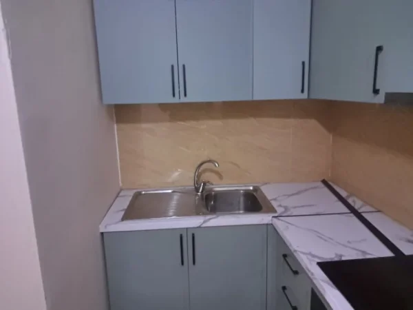 Tirane, jepet me qera apartament 1+1 Kati 1, 75 m² 400 € (Astir)