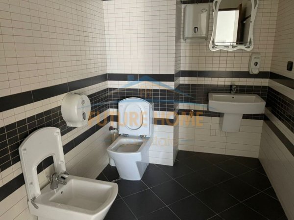 Fly Durres, jepet me qera ambjent biznesi Kati 9, 207 m² 2.000 €