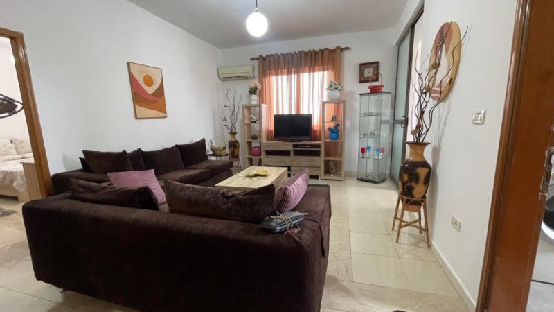 Tirane, jepet me qera apartament 3+1+Ballkon , 133 m² 550 € (Rruga Bardhyl)