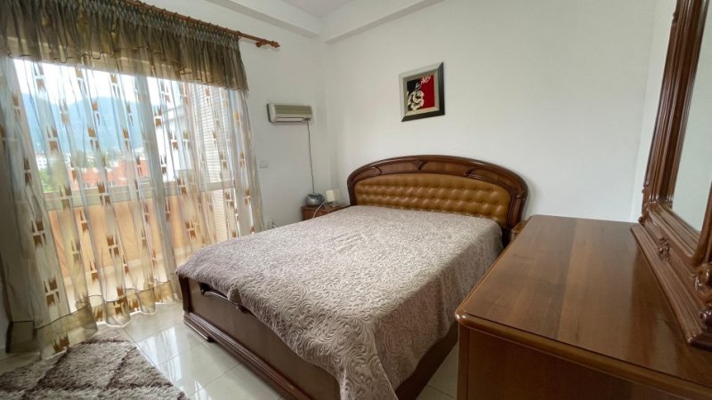 Tirane, jepet me qera apartament 3+1+Ballkon , 133 m² 550 € (Rruga Bardhyl)