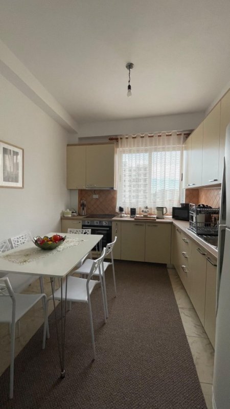 Tirane, jepet me qera apartament 3+1+Ballkon , 133 m² 550 € (Rruga Bardhyl)