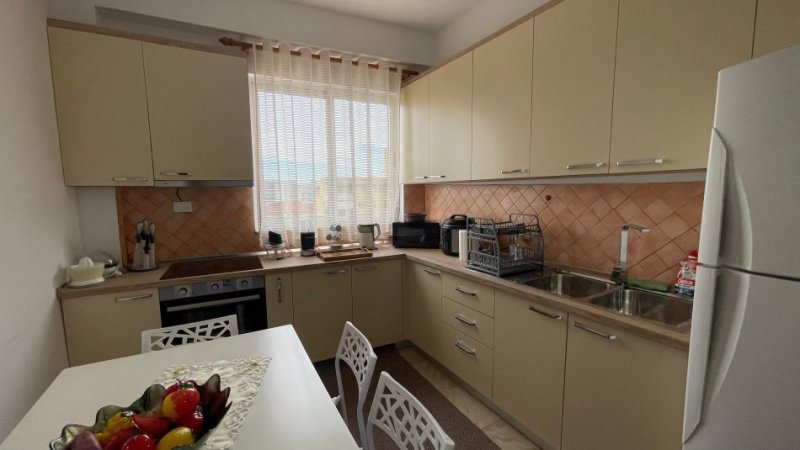 Tirane, jepet me qera apartament 3+1+Ballkon , 133 m² 550 € (Rruga Bardhyl)