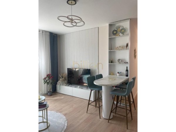 Tirane, shitet apartament 2+1+Ballkon , 70 m² (Rr.Kavajes)