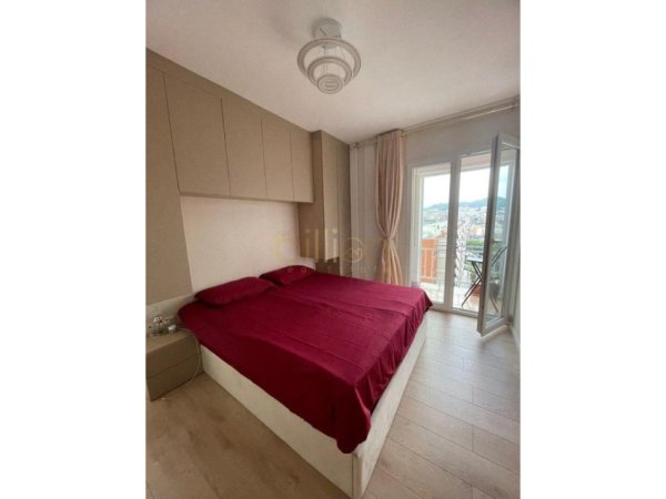 Tirane, shitet apartament 2+1+Ballkon , 70 m² (Rr.Kavajes)